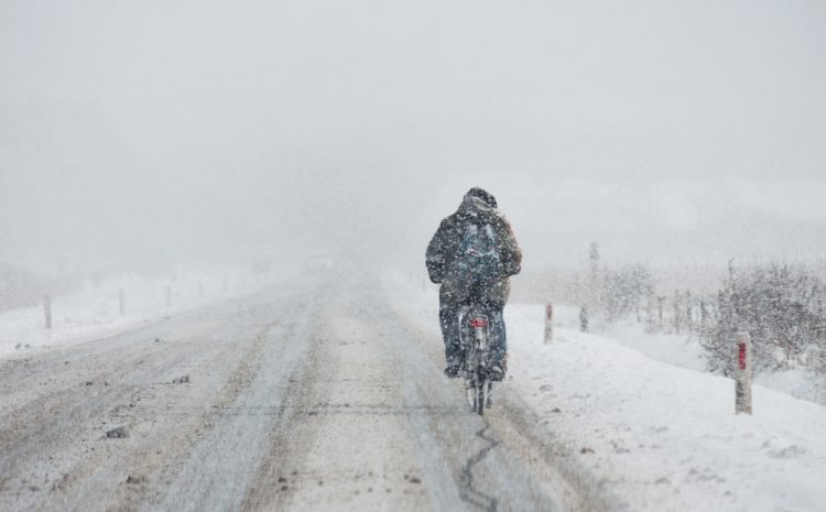 Cycling in snow and ice: how to stay safe and have fun!